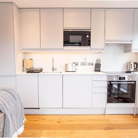 Two Bed Flat With Wrap Around Terrace Near Legoland, Windsor, Tube Station Apartment Slough Exterior foto