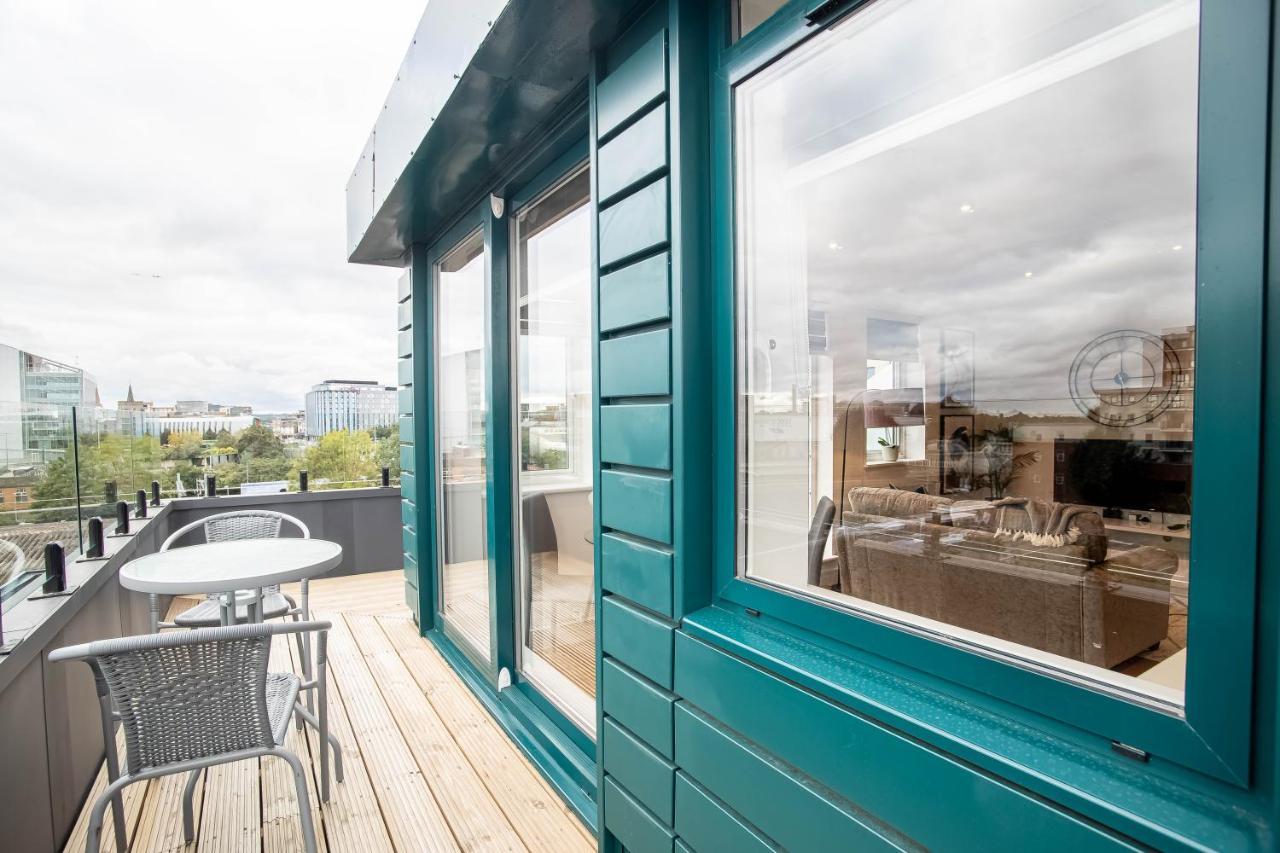 Two Bed Flat With Wrap Around Terrace Near Legoland, Windsor, Tube Station Apartment Slough Exterior foto