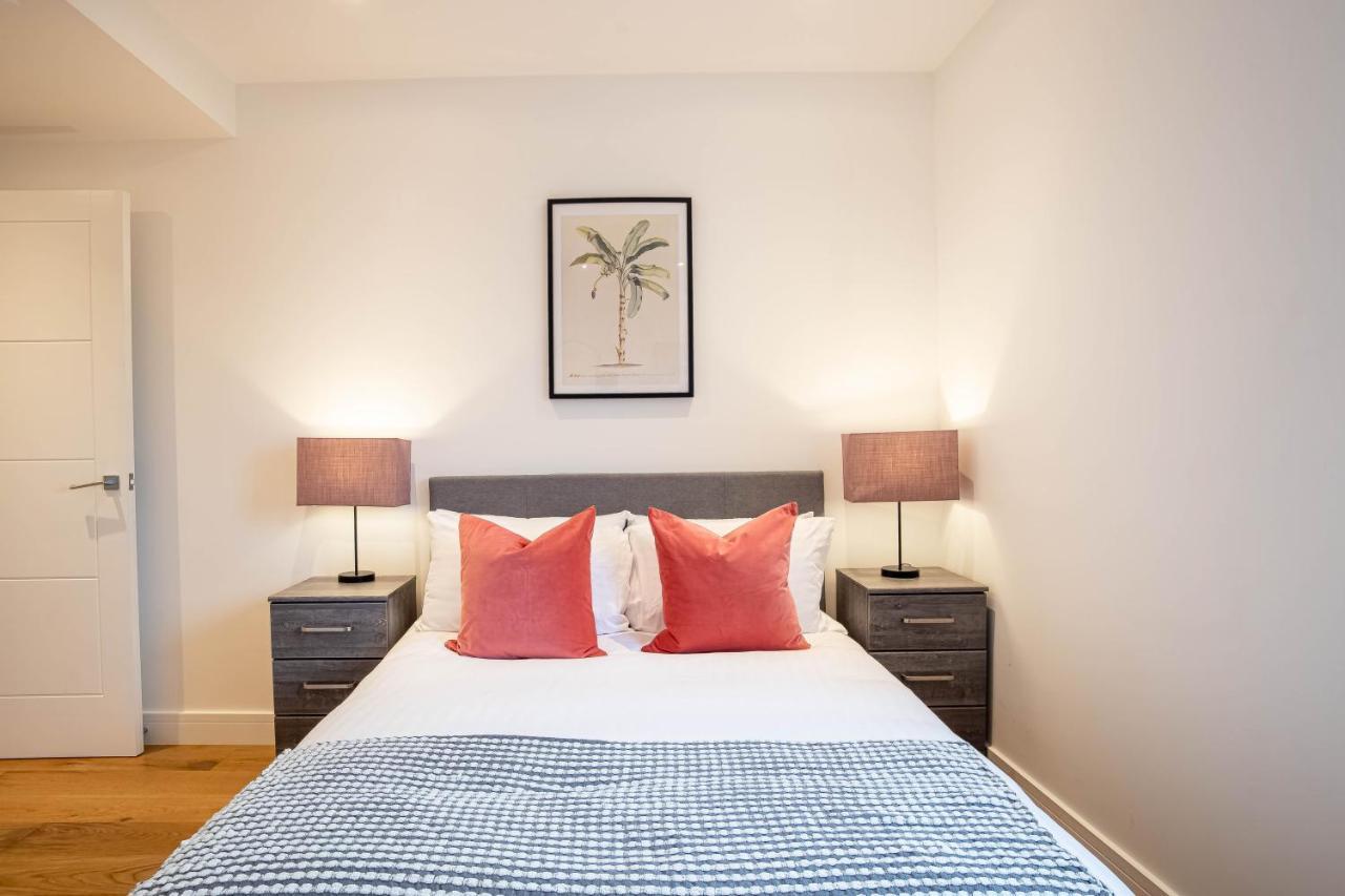Two Bed Flat With Wrap Around Terrace Near Legoland, Windsor, Tube Station Apartment Slough Exterior foto